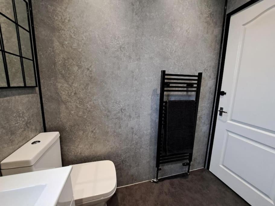 Glasgow Apartment Close To The Airport Renfrew Exterior photo
